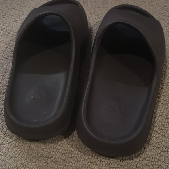 Yeezy Addidas size 11 men’s slides - Picture 3 of 3